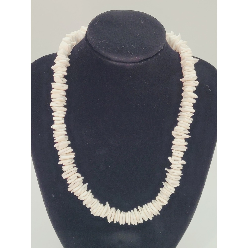 Vintage Beachy Boho White Natural Puka Chip Shell Necklace with Barrel Clasp
